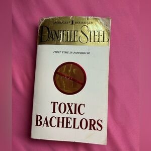 Toxic Bachelors by Danielle Steele, Paperback, 2005